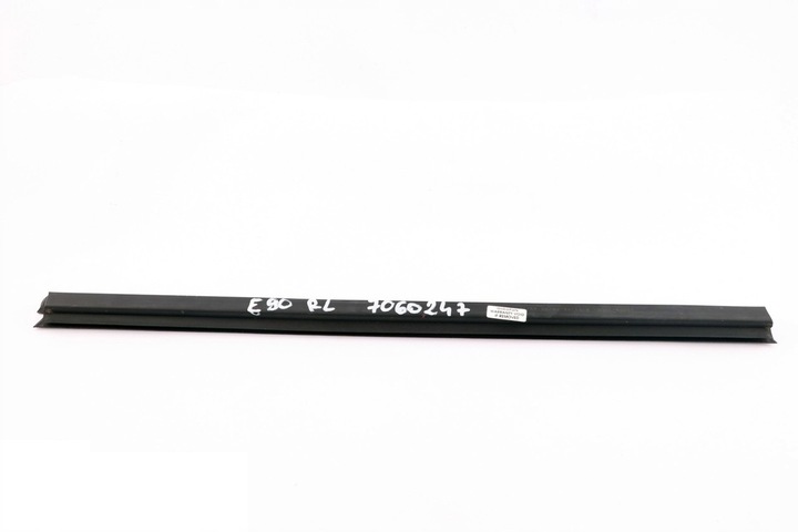 фото №10, Bmw e90 e91 прокладка дверь планка левый зад 7060247