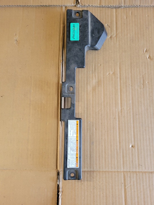 фото №1, Suzuki swift mk8 17-23 накладка защита ремня передней замка 72481-52r0