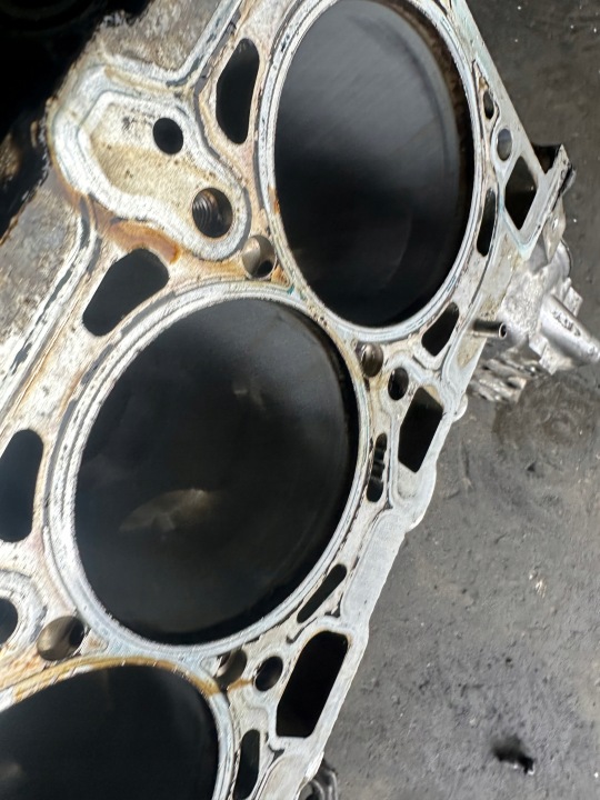 фото №14, Блок  двигуна підтримка заклинивший audi a8 d4 4.2 fsi cdra 079103023s 079103032