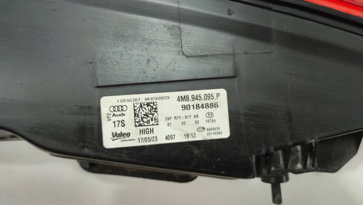 фото №15, Audi q8 накладка лампа задньої кришки багажника