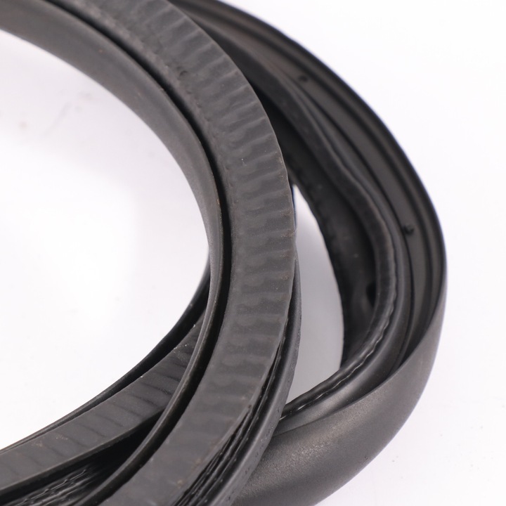 фото №11, Mercedes c118 прокладка дверь передних правая резиновая накладка a1186920600