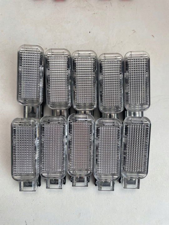 фото №1, Audi vw лампа освещение интерьера 4b0947415a