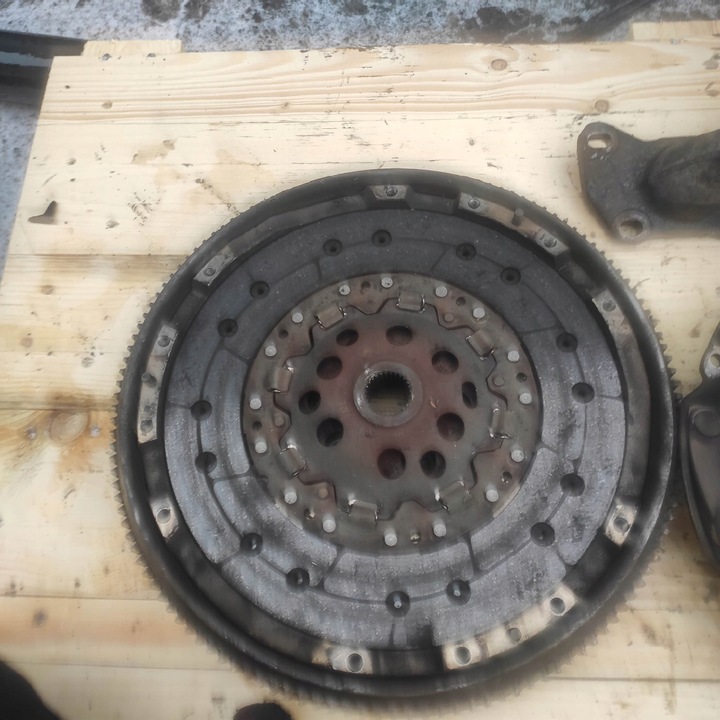 фото №7, Сцепление колесо прижим 1.8t golf iv bora octavia i leon i a3 8l 038141025p