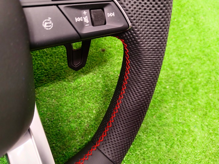 фото №7, Lamborghini urus кермо пелюстки perforacja червона nić