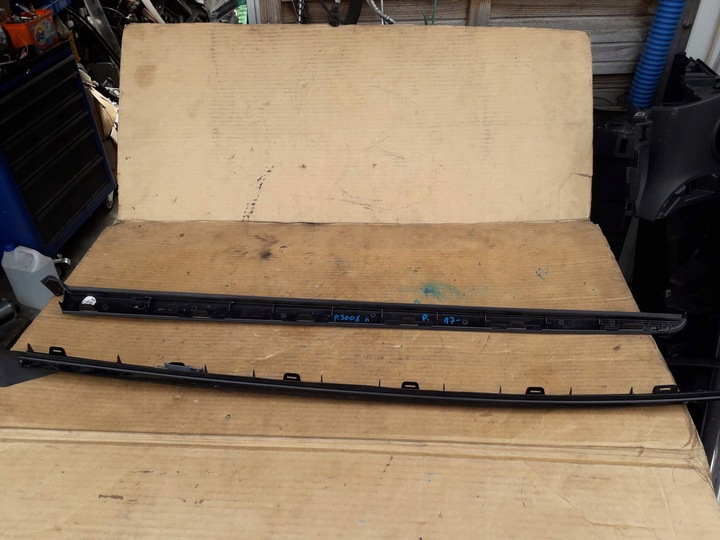 фото №5, Планка прилегла до скла скла передній peugeot 3008 ii