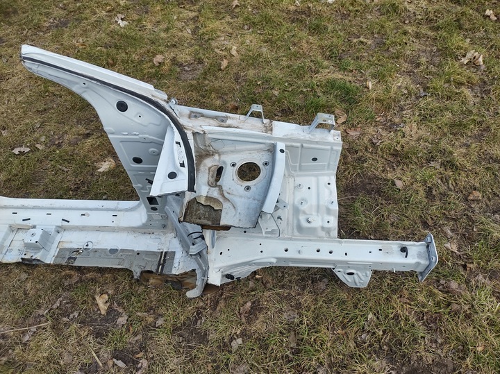 фото №8, Mg zs ev 2023 - четверть порог стойка