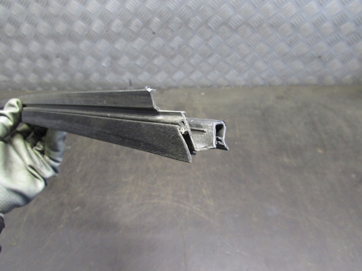 фото №11, Молдинг накладка внутренняя правое зад skoda superb i 01-06r 3u5839472a