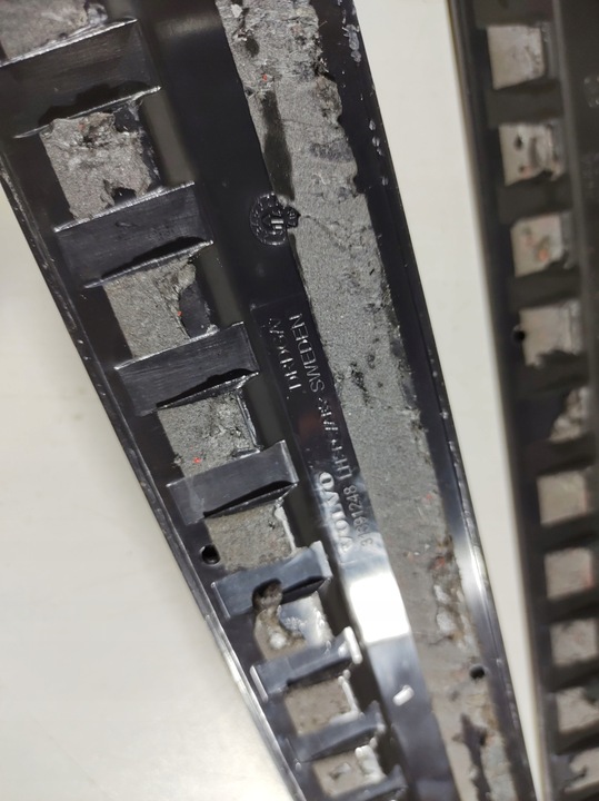 фото №14, Volvo xc60 2.0 d4 14r- планка накладка порога 31391249