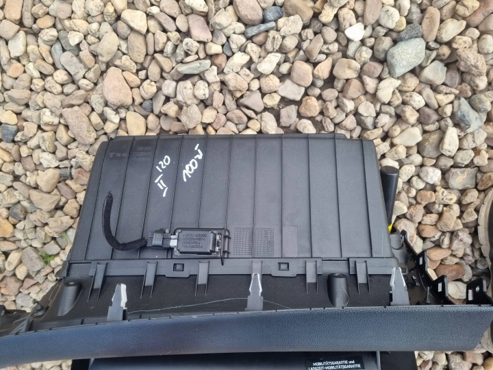 фото №7, Hyundai i20 ii бардачок пасажира панелі європа c8845-42000