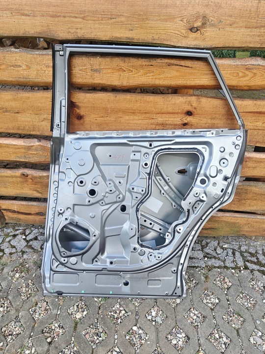 фото №8, Subaru solterra 2022 зад сторона правая дверь задние