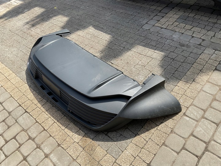 фото №2, Porsche taycan бампер зад