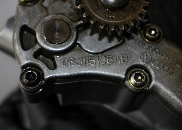 фото №10, Насос масла audi q3 8u 06j115106ab 2.0l бензин 147kw 2015
