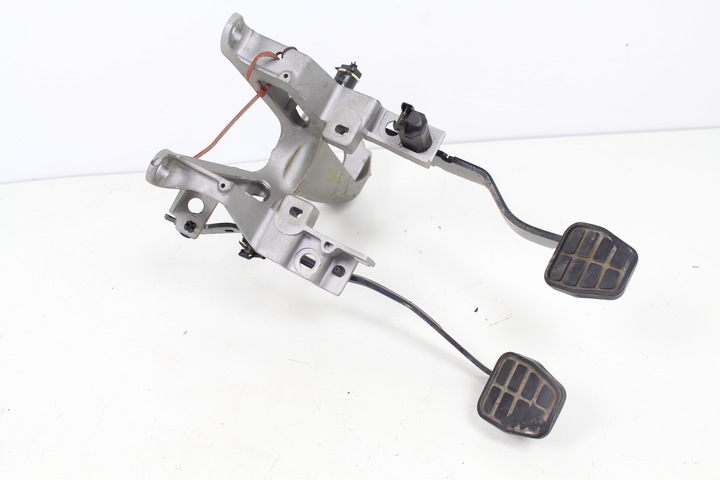 фото №1, Педаль гальма зчеплення vw passat b2 1984r.