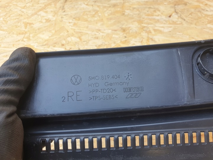 фото №6, Vw golf viii панель під лобовим склом праві 5h0819404