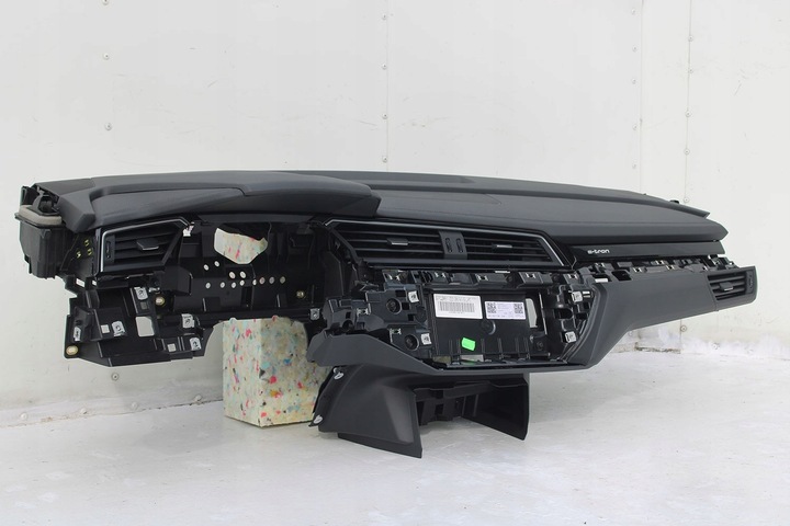 фото №8, Audi q8 e-tron консоль pulpit 4m 4kl857001 панель роздавальна капот pulpit