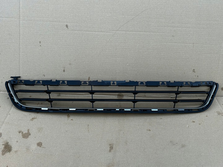 фото №1, Ford mondeo mk5 середня решітка бампера перед передня