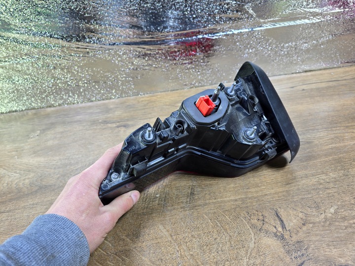 фото №7, Audi a4 b9 8w рестайлинг универсал лампа зад задняя левая w крышка багажника 8w9945093aa