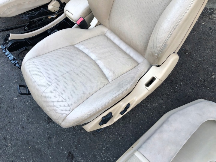 фото №11, Mercedes w203 универсал сиденья обивка диван кожа beż