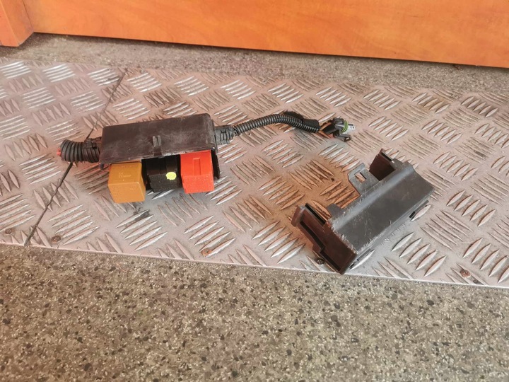 фото №1, Коробка предохранителей opel оригинальный номер 24437030