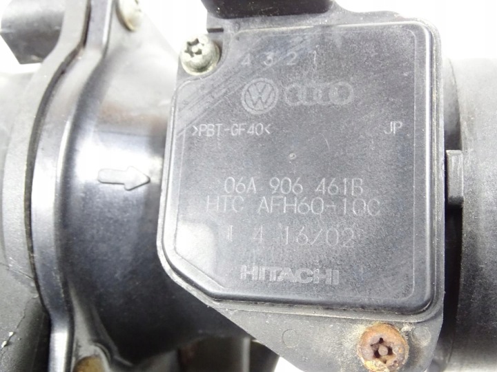 фото №12, Корпус фильтра воздуха + расходомер a3 leon i octavia i golf iv 1.6 8v