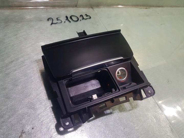 фото №1, Пепельница бардачок audi a4 b8