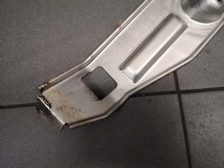 фото №6, Крепление podnóżka audi a6 c5 eu 4b1864775