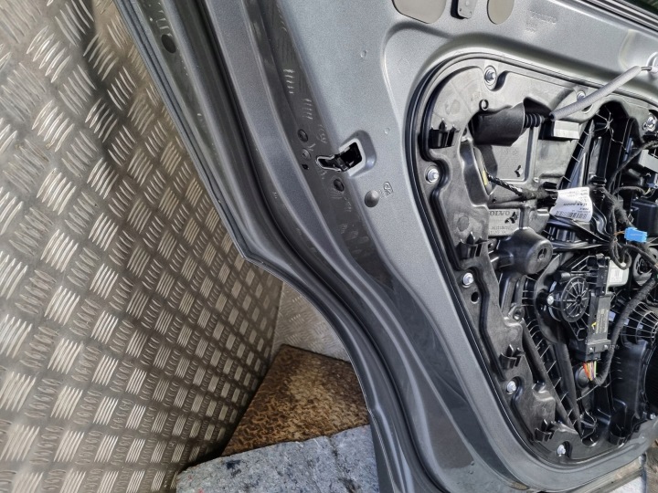 фото №13, 2019 volvo xc40 дверь задние