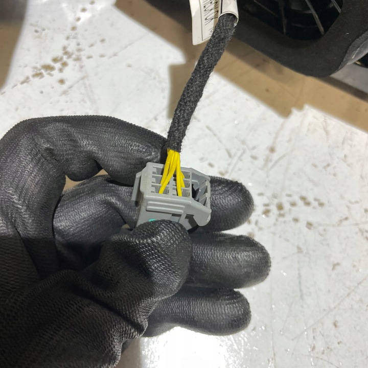 фото №7, Maserati levante лампа задня права крило 20670205 670106830