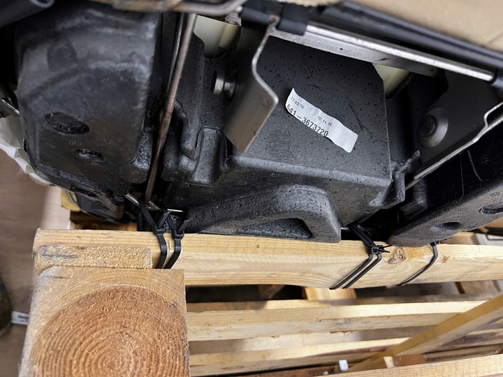 фото №8, Диван задняя сиденье na paletach audi a8 d4