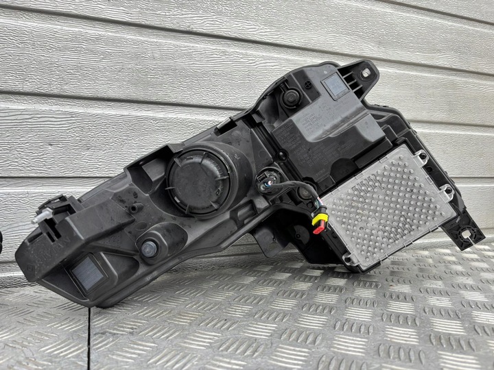 фото №12, Rivian r1t лампа левая правая перед c300000464 c300000465