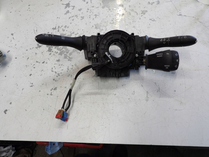 COMMUTATEUR COMPOSITE 255676476R RENAULT OE 180423sn1