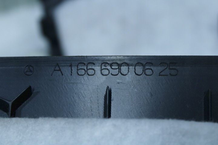 фото №11, Mercedes 166 w166 защита обшивка стойка карта комплект a1666901325