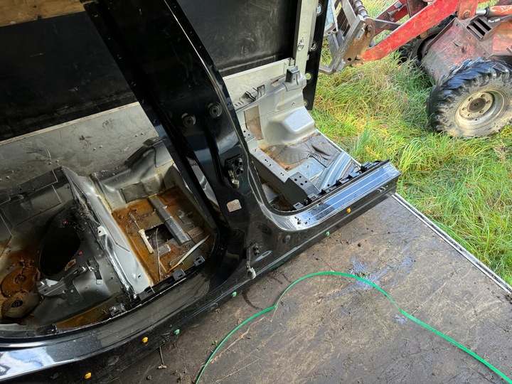 фото №1, Maserati levante стійка поріг праві