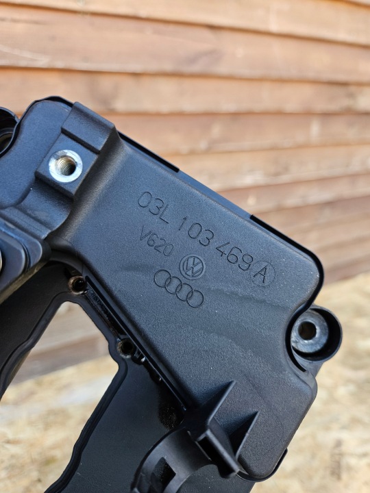 фото №8, Кришка клапанів двигуна 2,0tdi cag cah 03l103469a