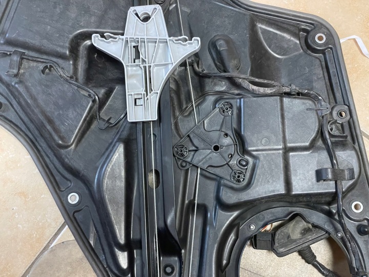 фото №9, Vw tiguan 5n подъемник стекла зад правое 5n0839730p