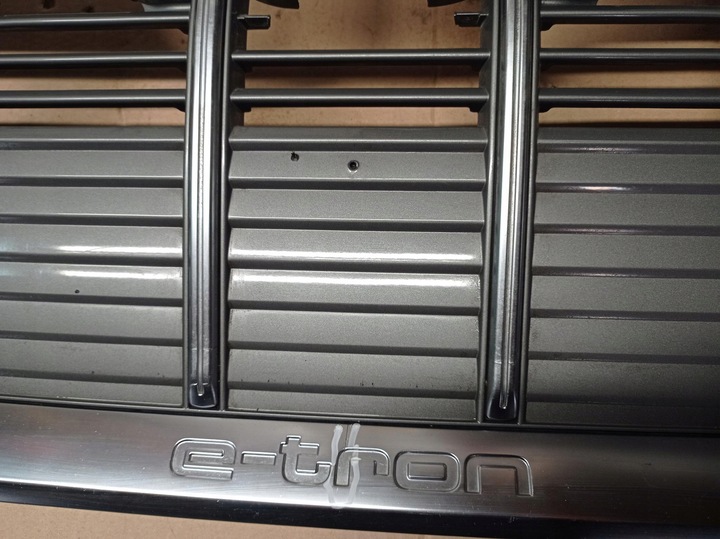 фото №7, Решітка радіатора решітка audi e-tron 4ke853651
