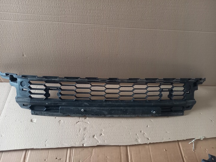 фото №1, M15 skoda kodiaq решітка середня бампера перед 565853677