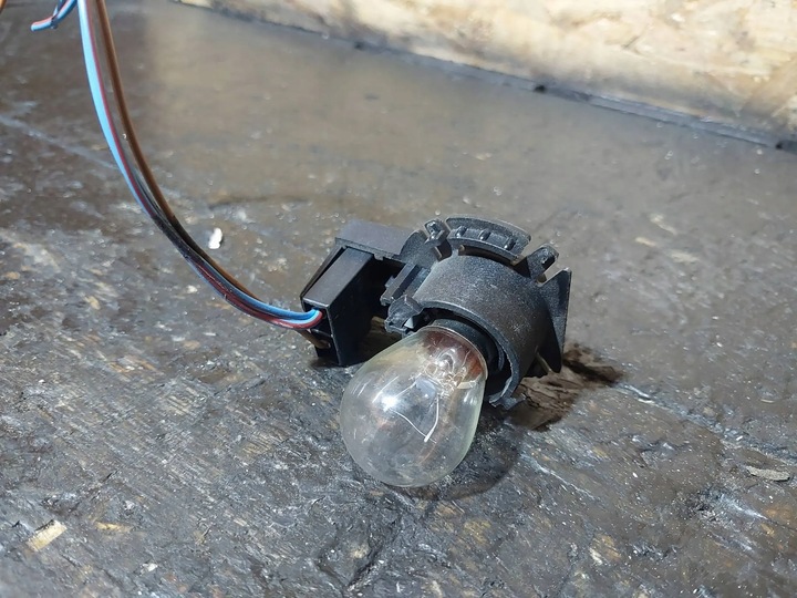 фото №5, Держатель вкладка лампочки зад audi a6 c4 4a универсал 32cp