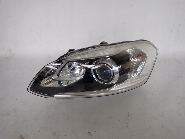 фото №14, Volvo xc60 рестайлинг 13- лампа левая перед передняя ксенон 31358105