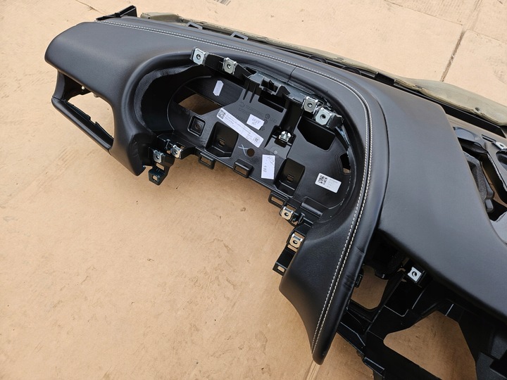 фото №8, Консоль панель maserati levante gt trofeo m161 670043346 чорна i біла nić