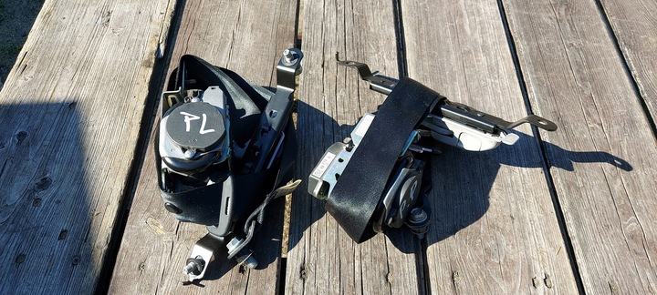 фото №1, Pas безопасности левый i правые перед mazda 3 bk