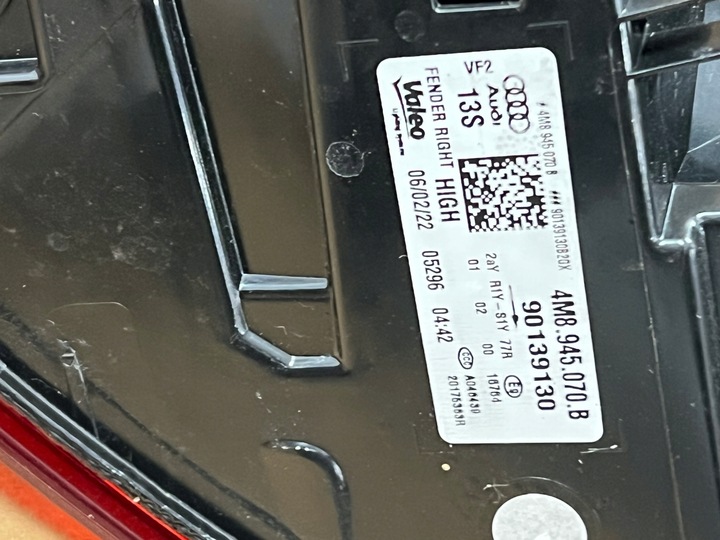 фото №8, Audi q8 4m лампы зад led 4m8945095p 4m8945069b 4m8945070b