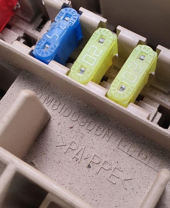 фото №4, Коробка предохранителей mazda rx-8