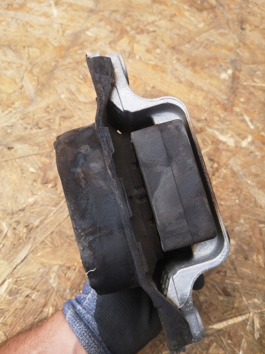 фото №5, Audi q3 8u лапи подушка двигуна 8j0199555