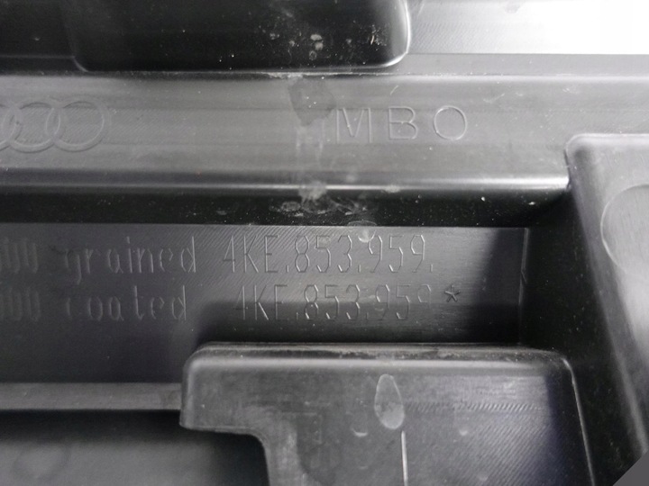 фото №10, Audi e-tron 4ke 18- дверь планка левая перед