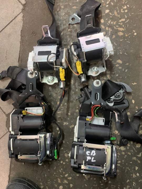 фото №1, Mercedes c класс w204 рестайлинг pas ремни безопасности натяжитель оригинал комплект