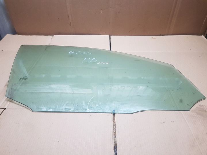 фото №1, Mercedes w204 стекло дверь перед правая 2007r