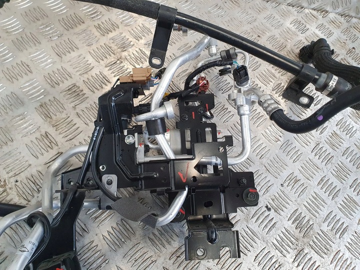 фото №9, Renault megane e-tech 2022-2024 шланг клапан кондиционера