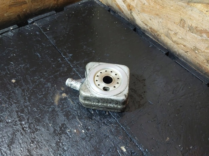 фото №8, Радиаторов масла vw passat b5 1.8t awt 150km 028117021b