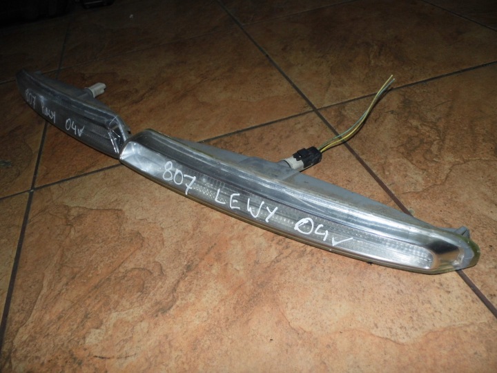 фото №7, Peugeot 807 2.0b 04' поворотник перед правое 991729-203
